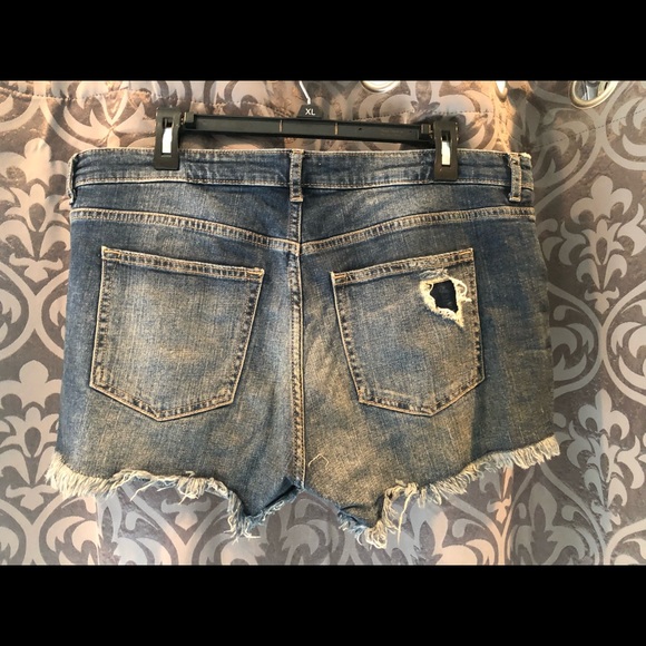 Shorts - Picture 2 of 3